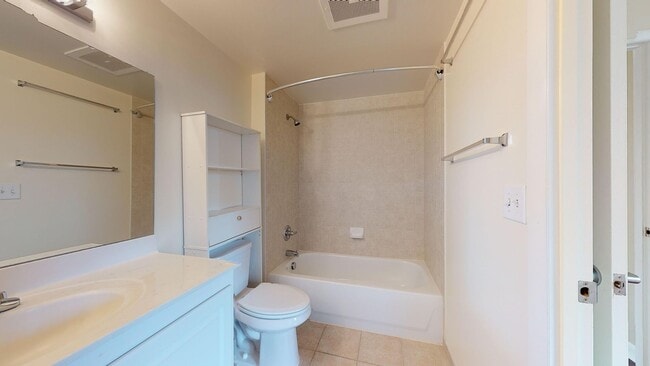 Building Photo - Spacious 1,000 Square Foot Two Bedroom Condo in HOT Southwest Market- Parking Included, Washer/Dr...