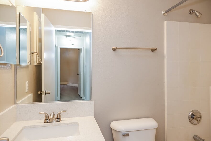 Building Photo - 5285 Mineral Lake Dr