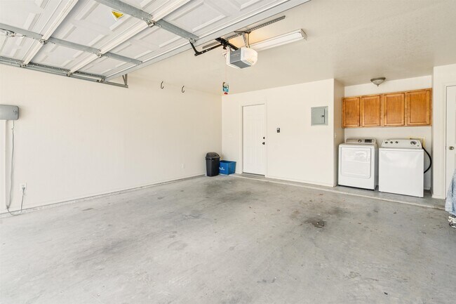 Building Photo - 208 Ramon Cardenas Dr