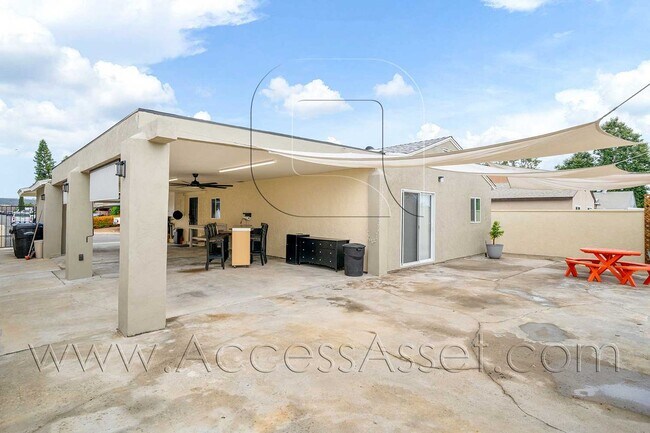 Building Photo - 1636 Zoro Way