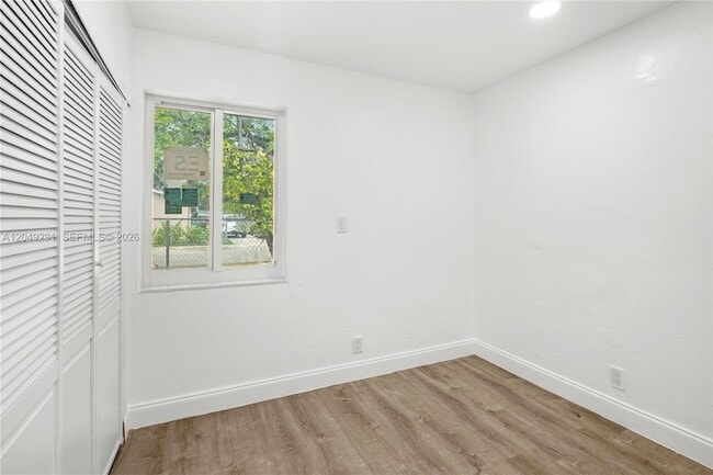 Building Photo - 1701 NW 19th Ave