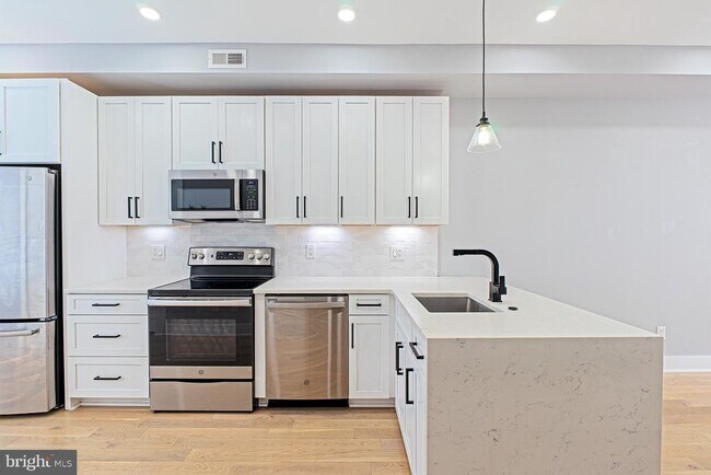 Building Photo - 1219 Wylie St NE