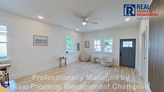 Building Photo - Freshly Renovated Minutes to downtown Wilmington dining, with off-street parking