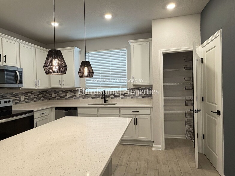 Building Photo - 1090 Farwell St