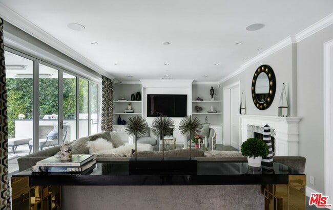 Building Photo - 1214 Coldwater Canyon Dr