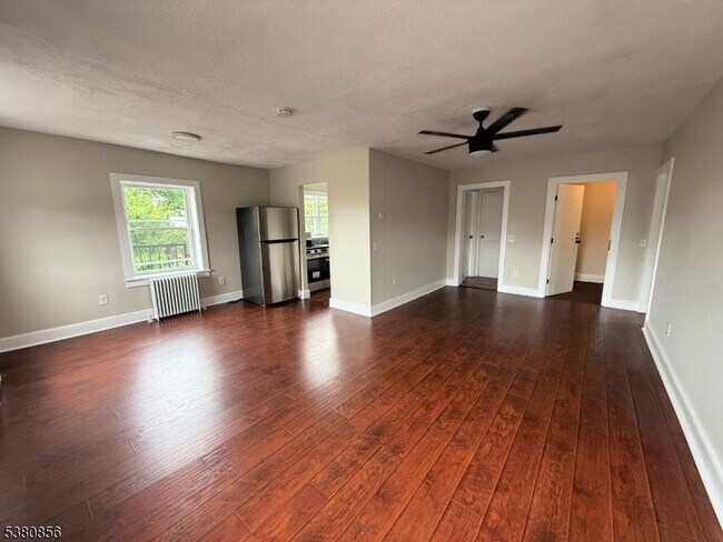 Building Photo - 59 N Main St