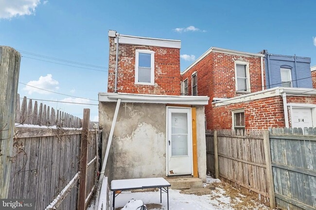 Building Photo - 106 S Heald St