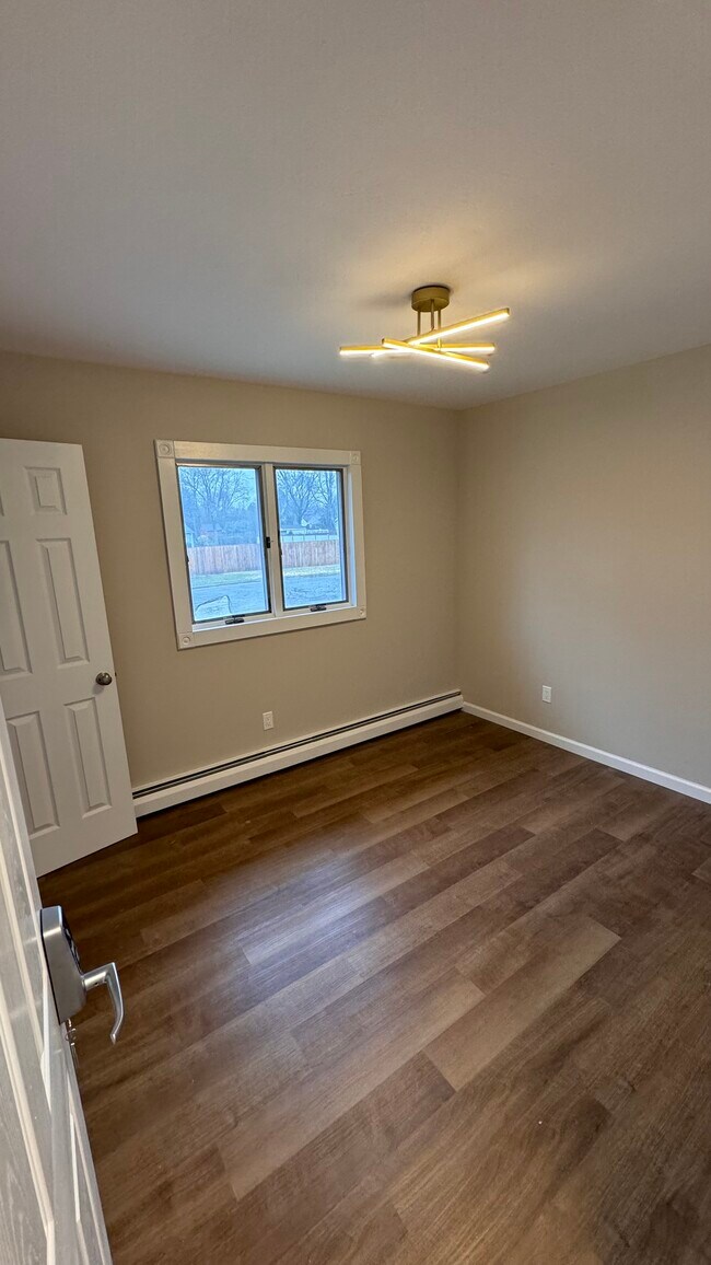 Building Photo - 20 Poplar Pl