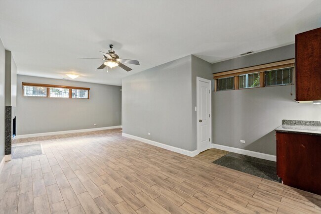 Building Photo - 516 N Claremont Ave