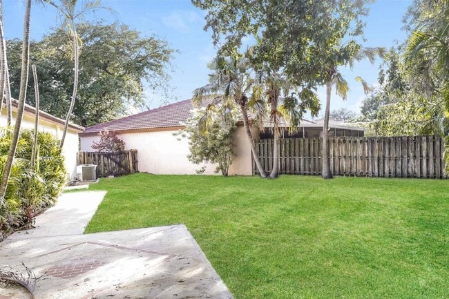 Building Photo - 5550 NW 49th Ave