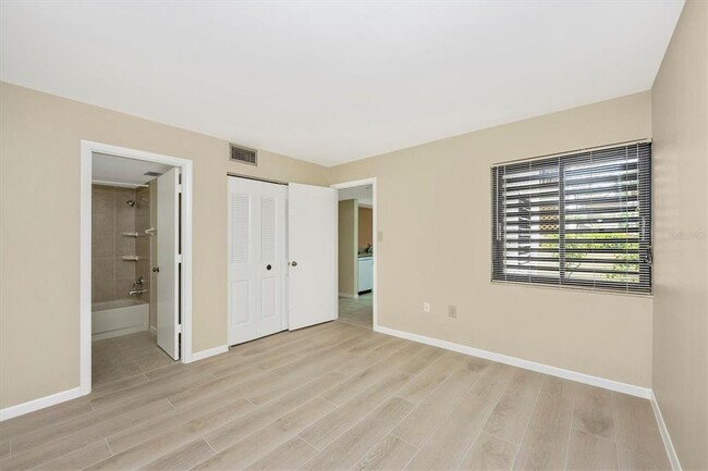 Building Photo - 5172 Lake Village Dr