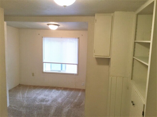 Building Photo - West University 6 bedroom/3 bath with two ...