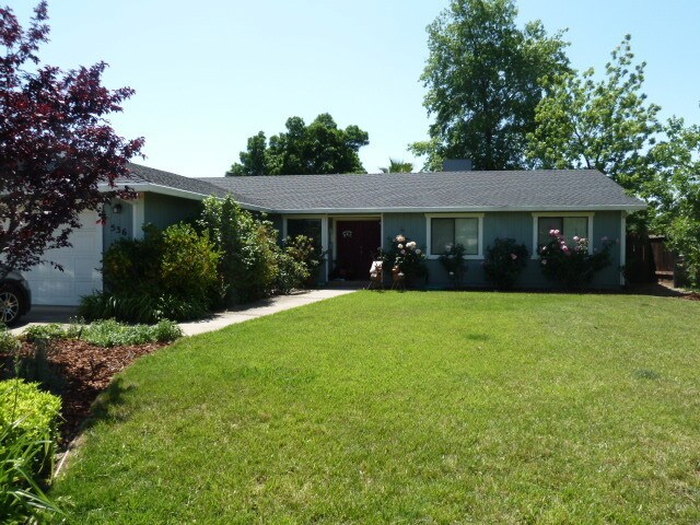 Primary Photo - Beautiful Home in Desirable Neighborhood w...