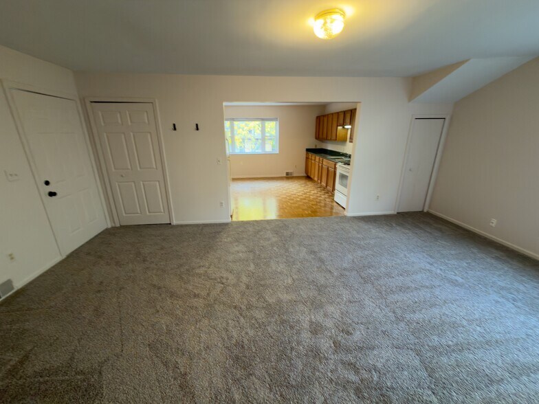 Building Photo - 846 Beaconsfield Ave