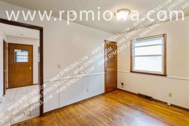 Building Photo - RANCH HOME IN ANKENY!! 3 Bed, 1 Bath home ...