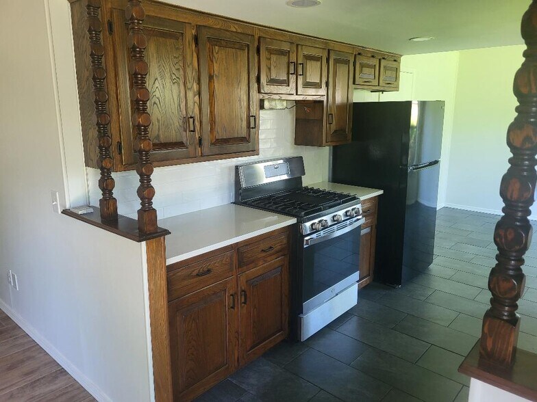Kitchen - 1511 W Magnolia St