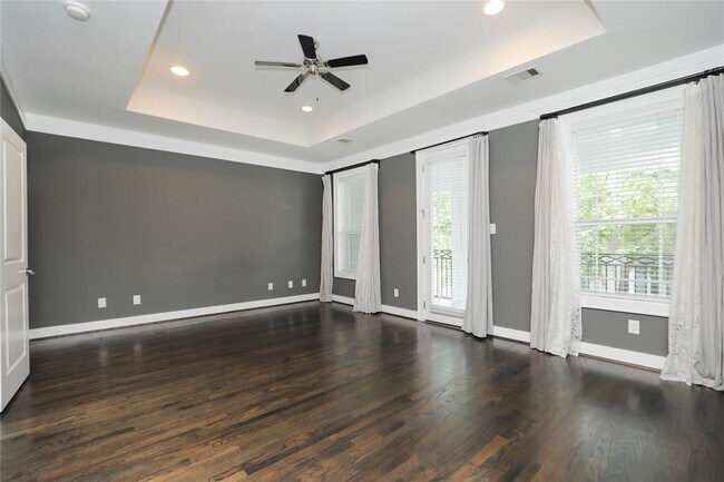 Building Photo - 843 E 28th St
