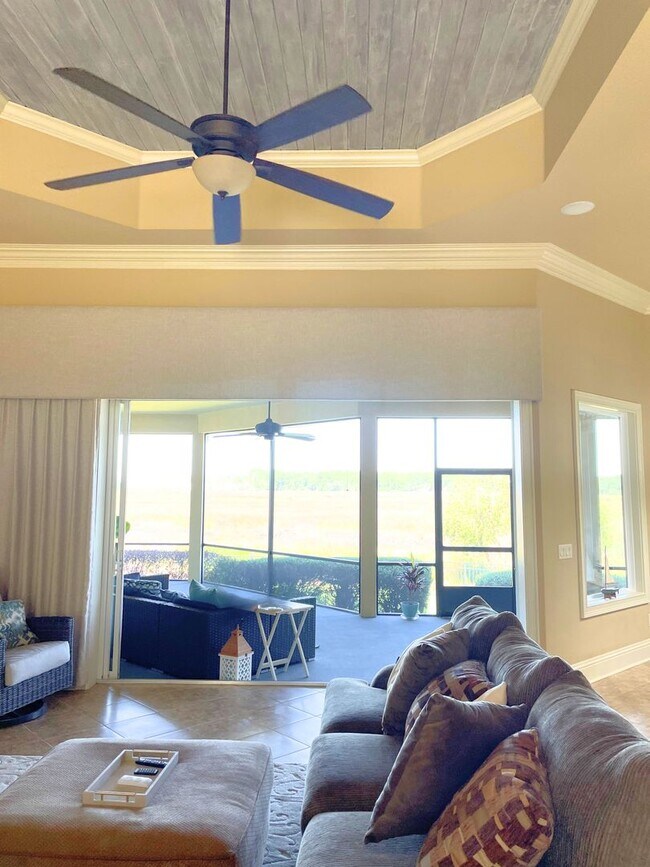Building Photo - Luxury 3BR/3.5BA + Office in Winding River...