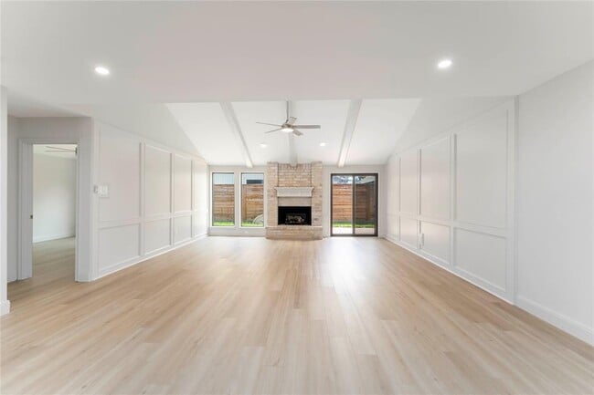 Building Photo - 14147 Hillvale Dr