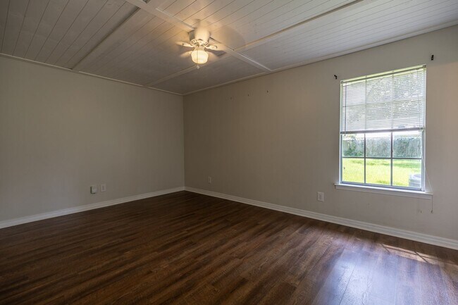 Building Photo - 3 Bedroom, 2 bathroom in Fairhope Availabl...