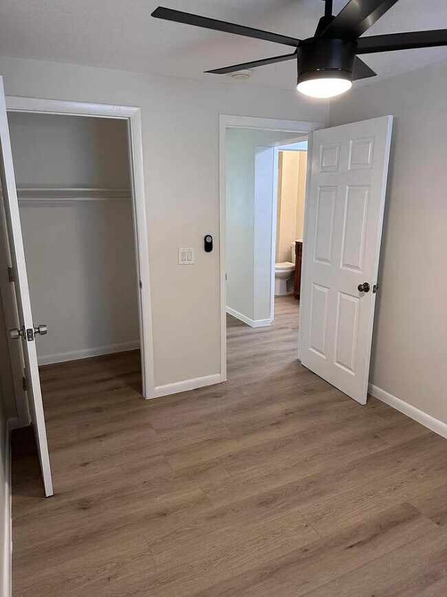 Building Photo - 3505 Iris St N