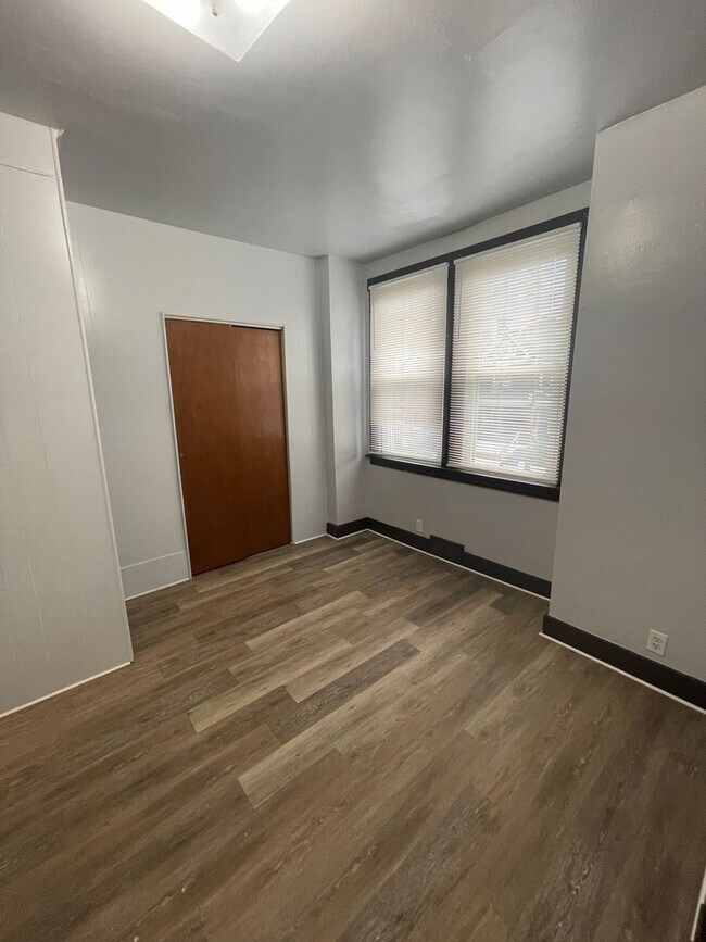 Building Photo - 1600 McClure St