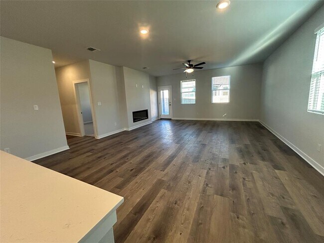 Building Photo - 2423 Ekvall Dr