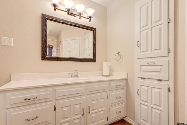 Building Photo - 16744 Overland Stage Dr