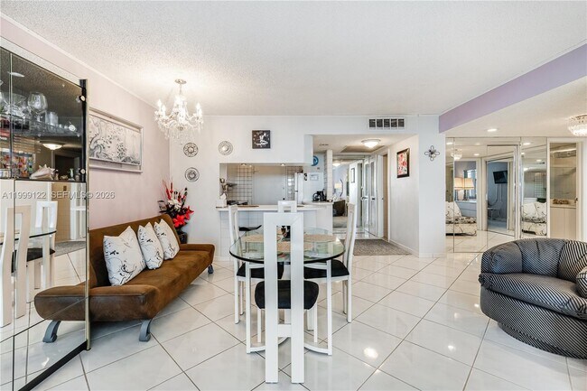 Building Photo - 2030 S Ocean Dr