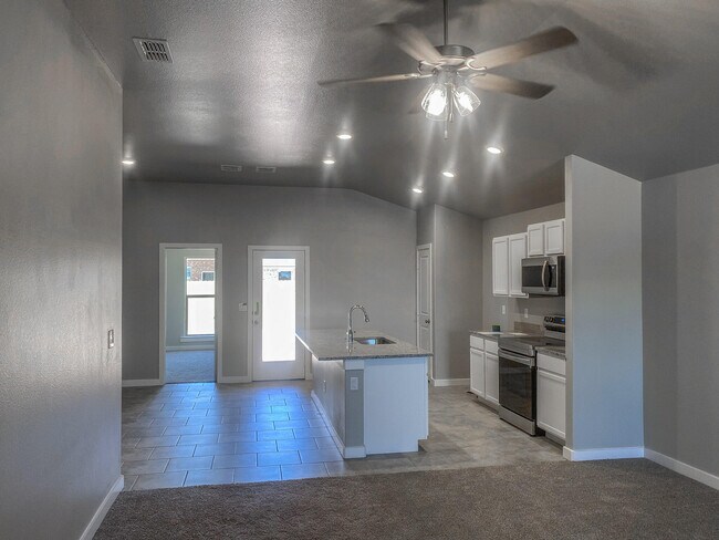 Building Photo - 13703 Avenue S