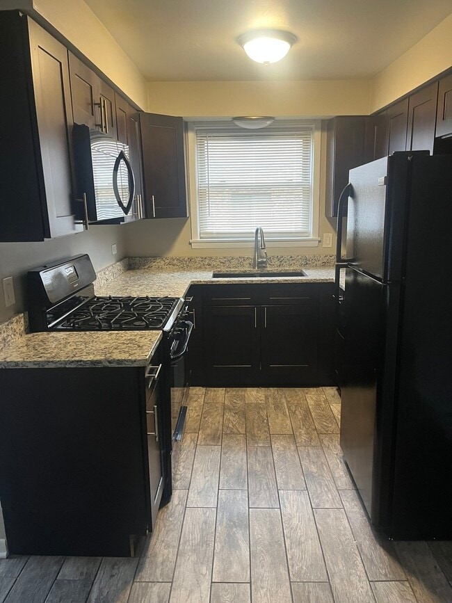 Building Photo - 8139 83rd Pl