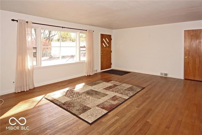 Building Photo - 210 W Sycamore St