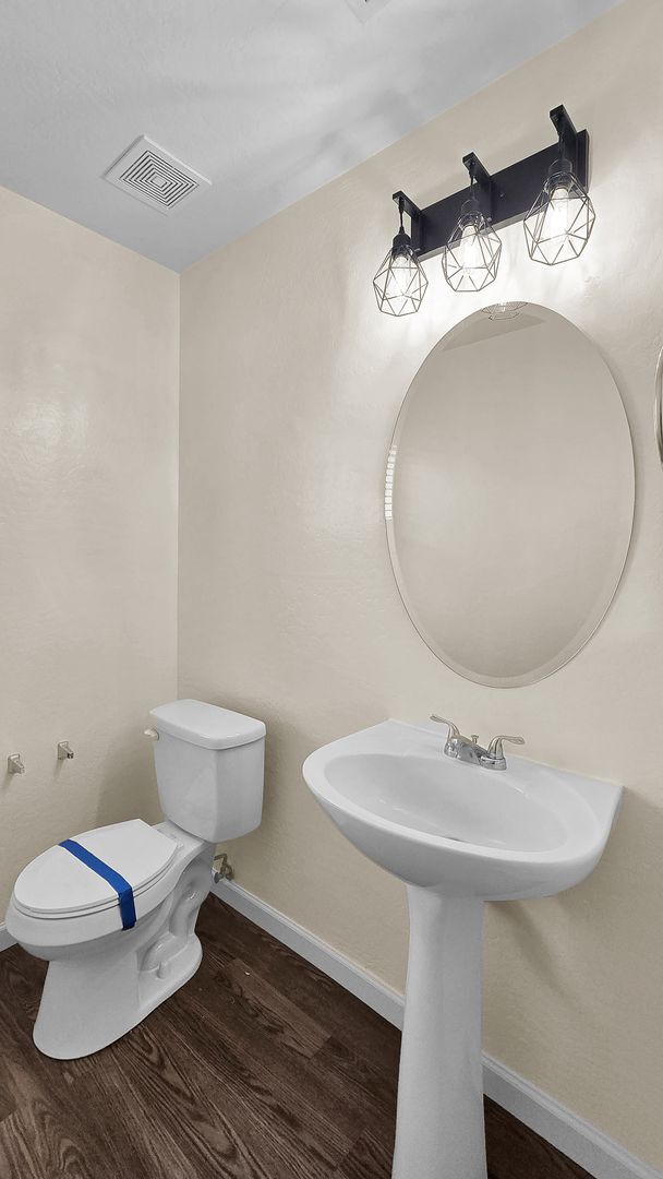 Building Photo - Newly remodeled interior! Excellent price!