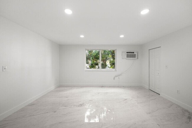 Building Photo - 6930 NW 186th St