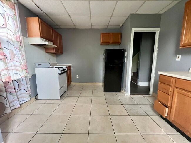 Building Photo - Gorgeous 2-Bedroom Apartment in Darby! Available NOW!