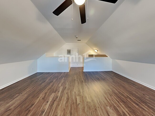 Building Photo - 2936 Greentree Dr