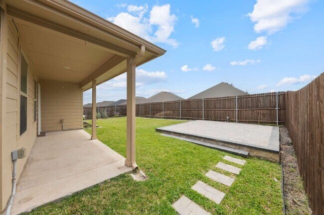 Building Photo - 503 Willow View Way