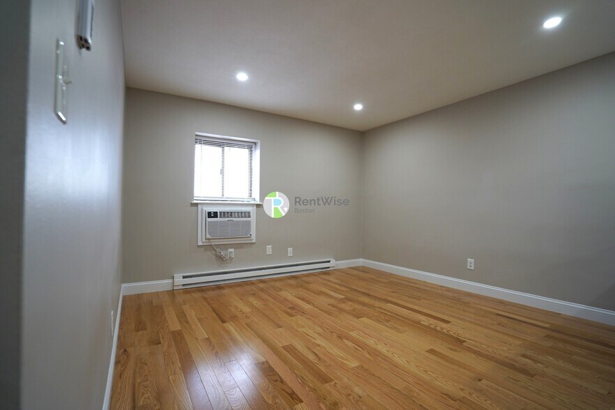 Building Photo - 1198 Commonwealth Ave