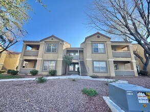 Building Photo - Lovely 2 Bedroom/2 Bath Condo in gated community