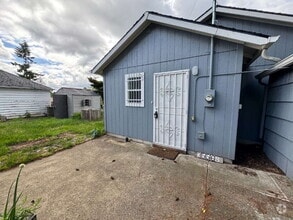 Building Photo - Studio Cottage in SE Portland