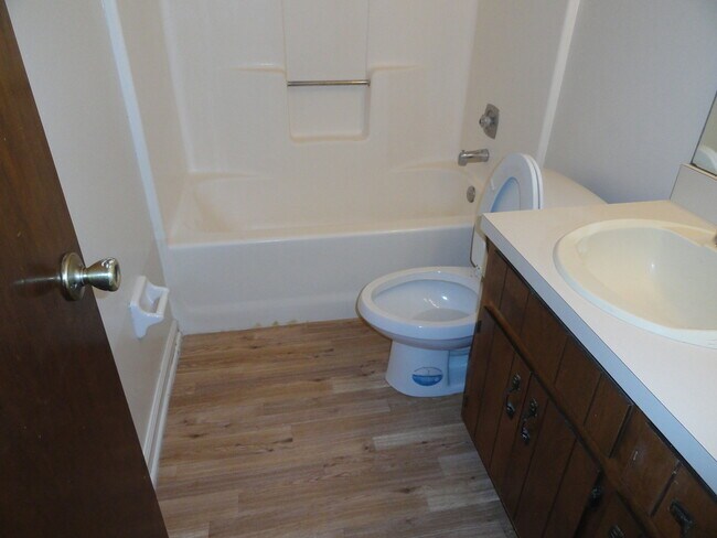 Building Photo - SPACIOUS 2/2 w/ Washer/Dryer (as-is), Sunroom, Fireplace, & More! Available March 1st for $1050/m...