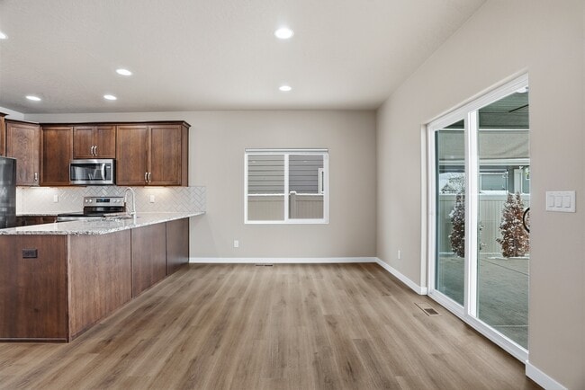 Building Photo - 2067 W Alsea Ave