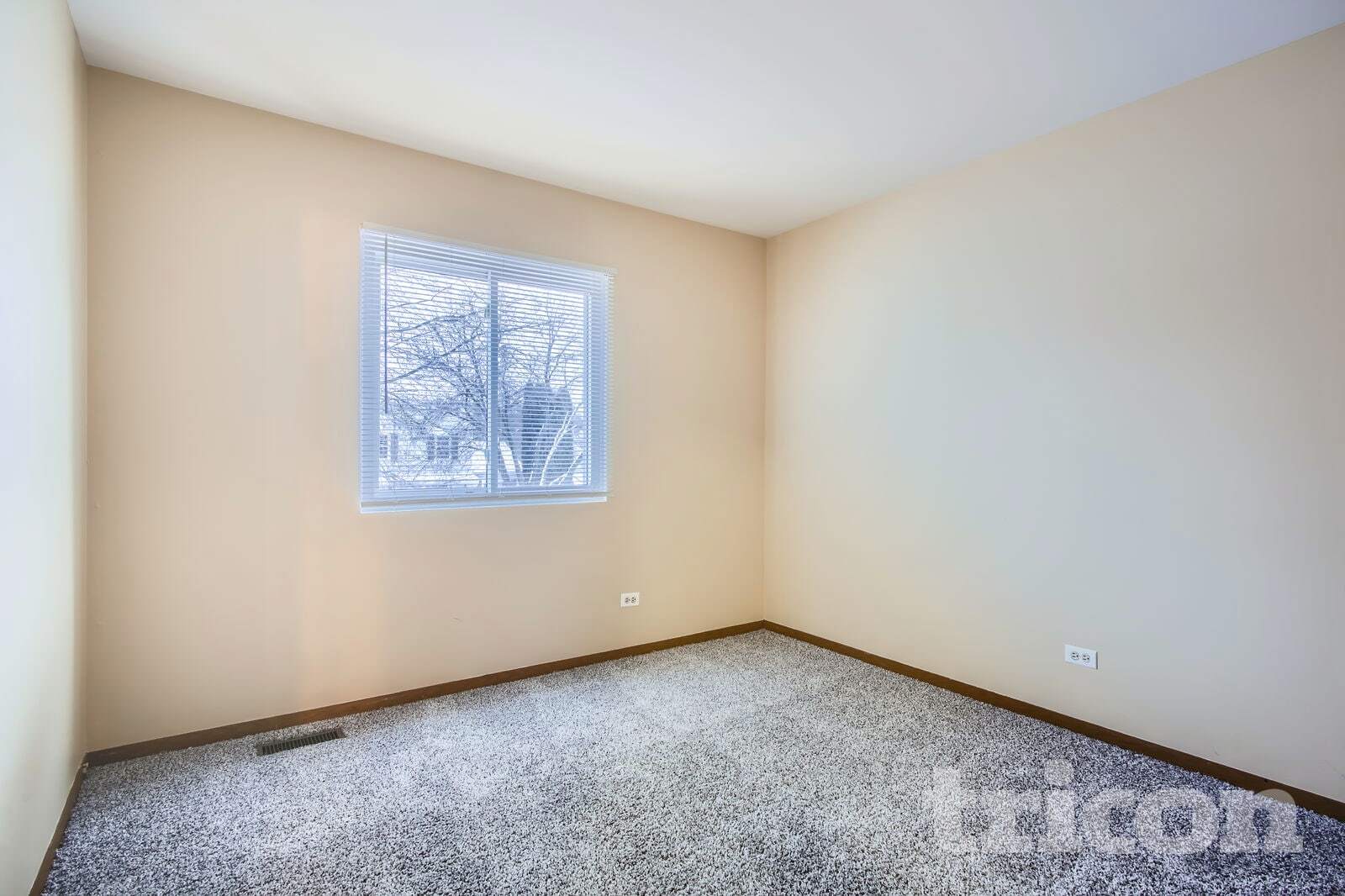 Building Photo - 1331 Fairfield Ct