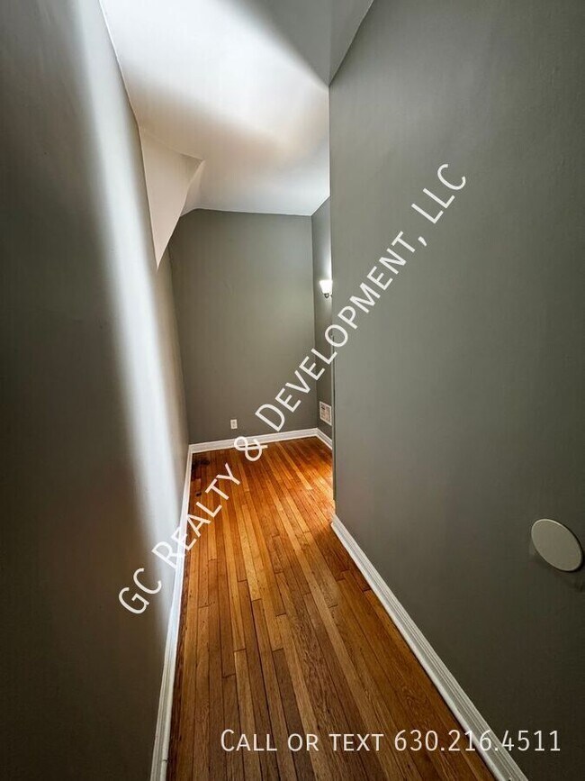 Building Photo - 11347 S King Dr