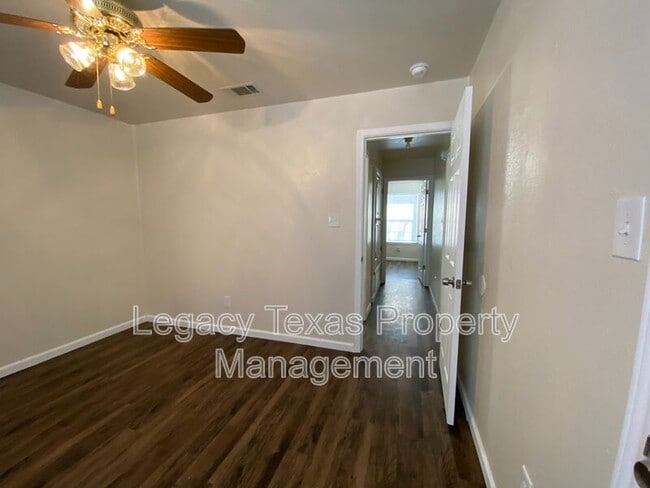 Building Photo - 1719 Short St