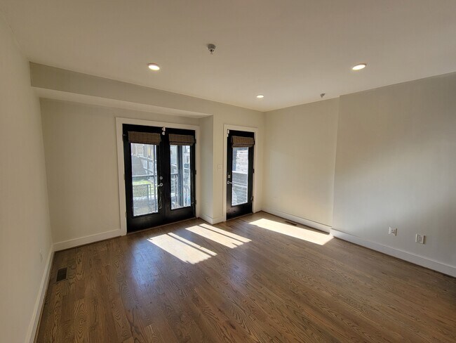 Building Photo - 724 Taylor St NW