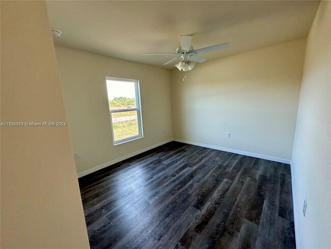 Building Photo - 131 Carousel Ave