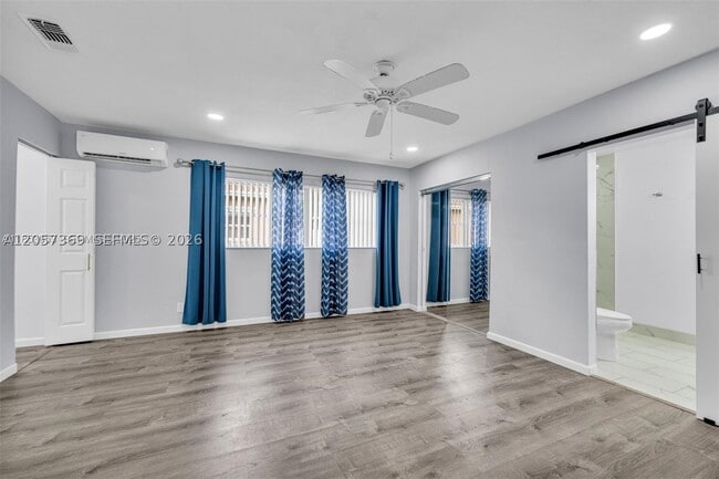 Building Photo - 851 SW 49th Way
