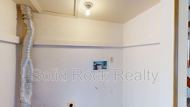 Building Photo - 935 Greenbrier Dr