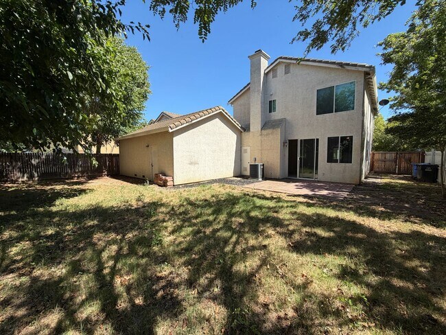 Building Photo - Large Corner Lot